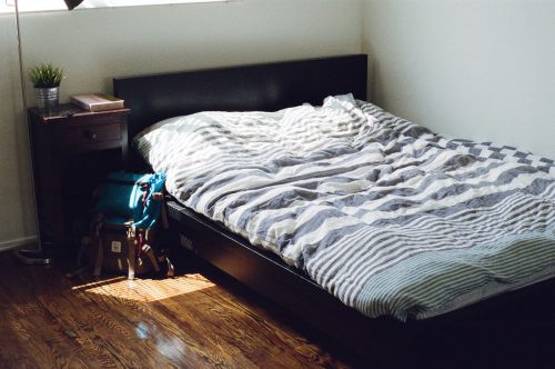 Jak wzmocnić stelaż łóżka i cieszyć się spokojnym snem?